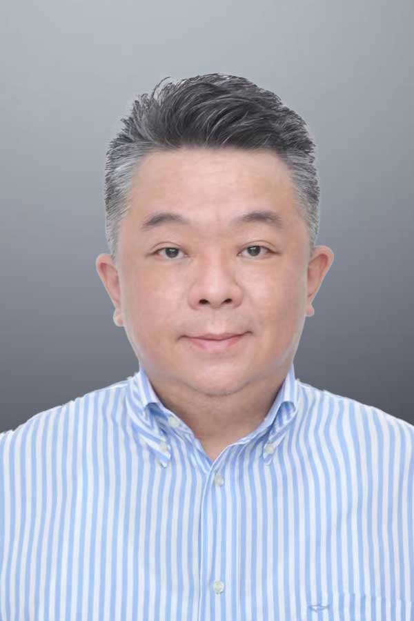 何德威